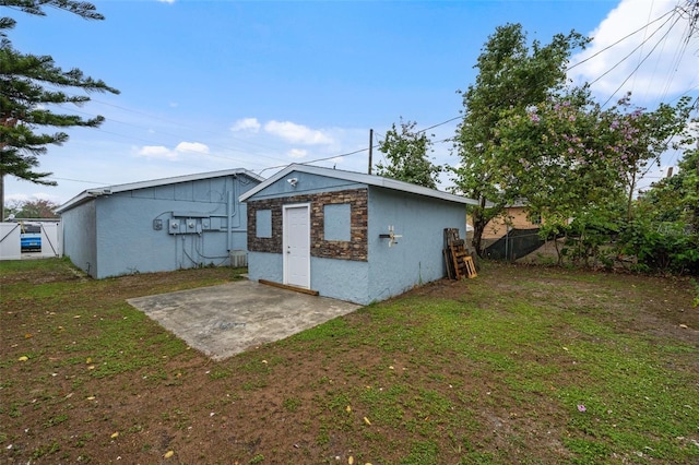 view of outdoor structure with an outdoor structure and fence