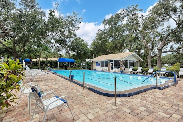 5614 Garden Lakes Dr, Bradenton, FL 34203 - community pool with a patio and fence