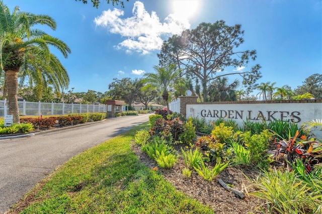 5614 Garden Lakes Dr, Bradenton, FL 34203 - community / neighborhood sign with fence