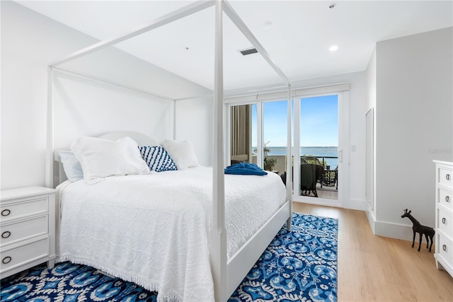 bedroom with visible vents, baseboards, recessed lighting, light wood-style flooring, and access to outside