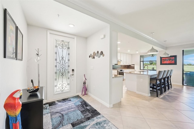 foyer featuring recessed lighting, baseboards, and light tile patterned flooring