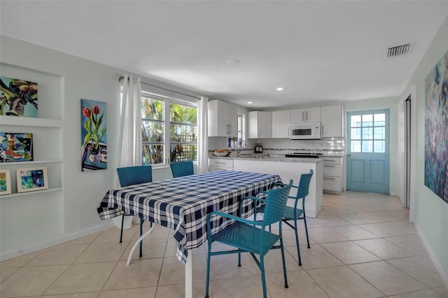 dining room featuring visible vents, baseboards, and light tile patterned flooring