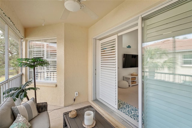 sunroom featuring a ceiling fan