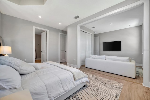 6027 White Mangrove Ln, Bradenton, FL 34210 - bedroom with baseboards, visible vents, recessed lighting, a closet, and light wood-type flooring