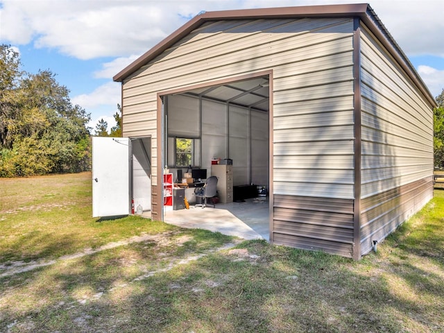 view of outdoor structure with an outdoor structure