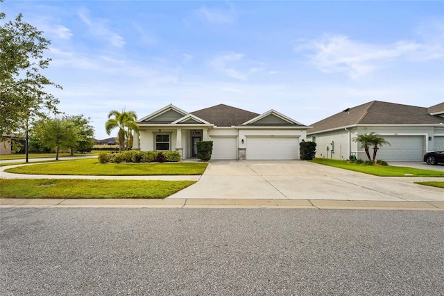 view of front facade featuring driveway, stucco siding, a garage, and a front yard