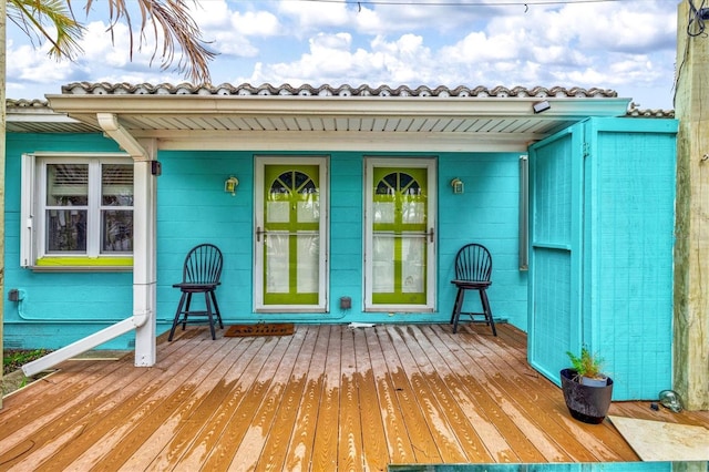 property entrance featuring a tiled roof