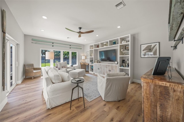 living room with light wood-type flooring, visible vents, recessed lighting, and a ceiling fan