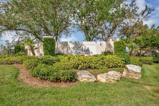 community / neighborhood sign with a yard