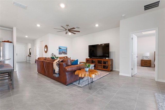 living room featuring visible vents, recessed lighting, baseboards, and ceiling fan