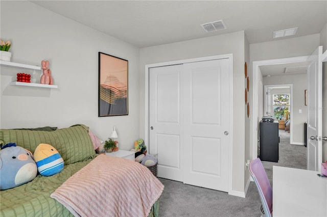 bedroom featuring a closet, visible vents, baseboards, and carpet floors