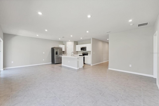 unfurnished living room featuring a sink, visible vents, baseboards, and recessed lighting