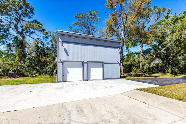 view of detached garage