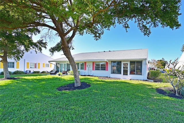 single story home featuring a front lawn