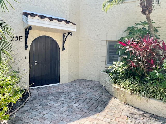 property entrance with stucco siding