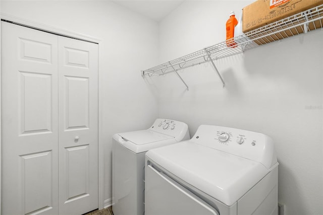 clothes washing area with laundry area and independent washer and dryer