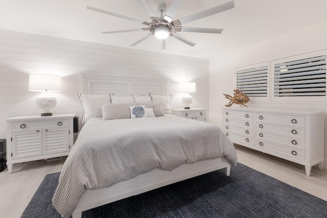 bedroom featuring light wood finished floors and a ceiling fan