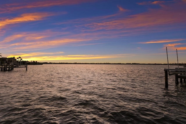 water view with a boat dock and boat lift