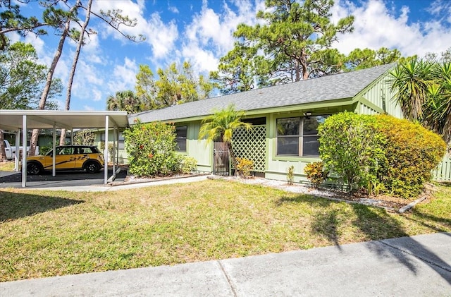 view of front facade featuring a carport and a front lawn