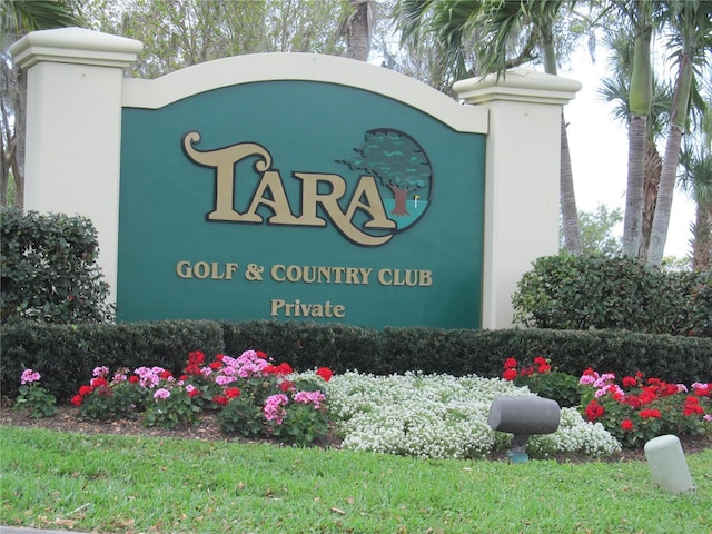 view of community / neighborhood sign