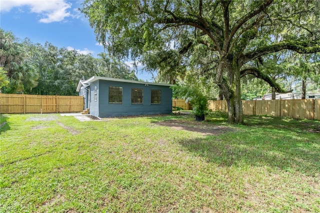 view of yard featuring a fenced backyard