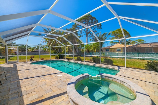 view of pool featuring a pool with connected hot tub, fence, a lanai, a yard, and a patio