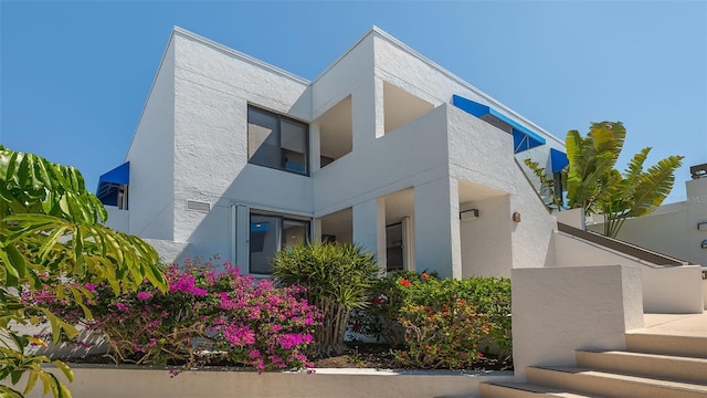 view of front of house with stucco siding