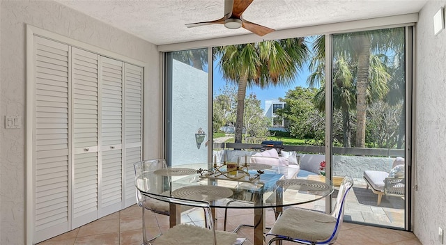 sunroom / solarium with a ceiling fan