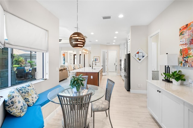 dining room with recessed lighting, visible vents, and baseboards