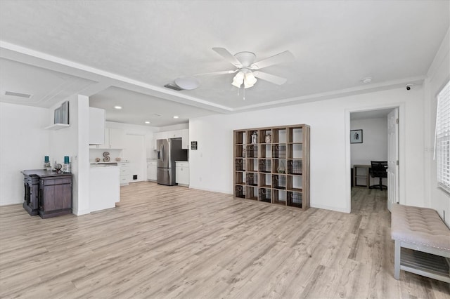 living area with visible vents, a ceiling fan, recessed lighting, light wood finished floors, and baseboards