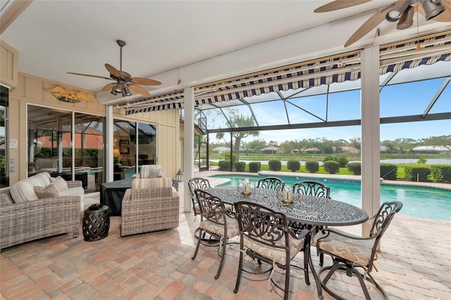 sunroom with ceiling fan