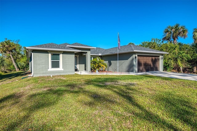 view of front of house featuring stucco siding, an attached garage, concrete driveway, and a front yard