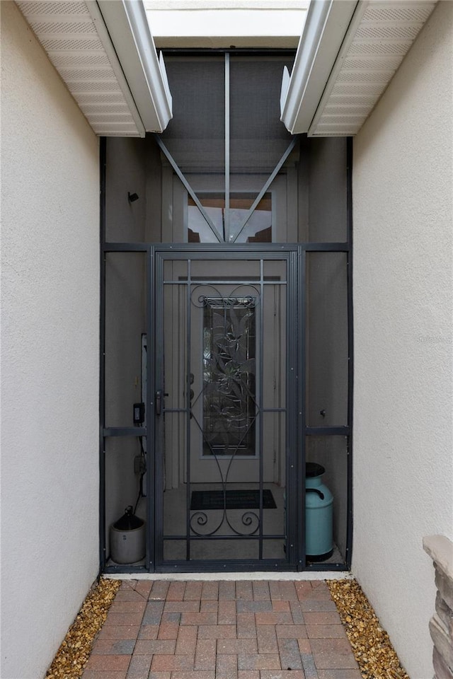 view of exterior entry with stucco siding