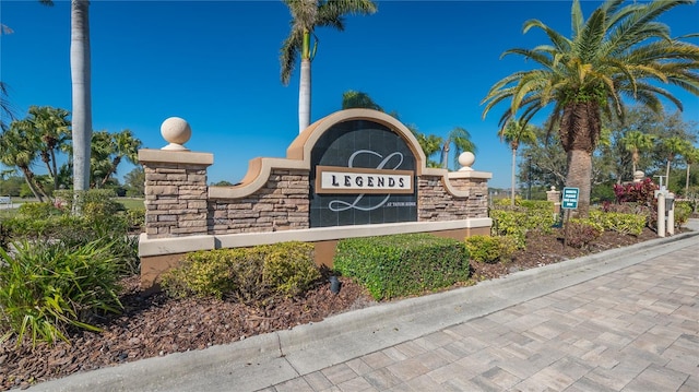 view of community / neighborhood sign