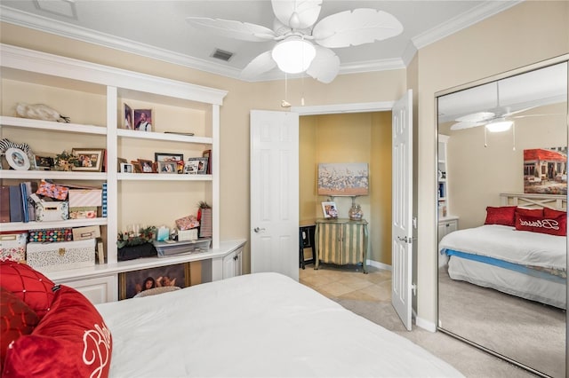 bedroom featuring visible vents, crown molding, and ceiling fan