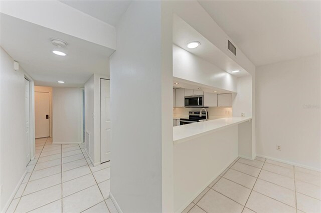 kitchen featuring visible vents, light countertops, light tile patterned floors, recessed lighting, and stainless steel appliances