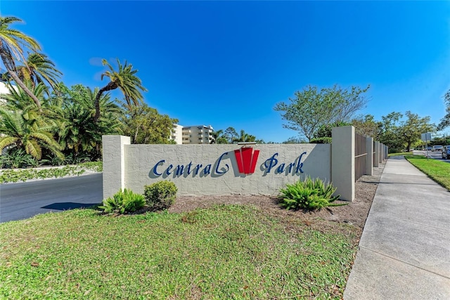 view of community / neighborhood sign