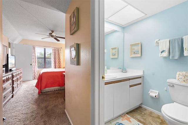 ensuite bathroom featuring toilet, vanity, a textured ceiling, ensuite bath, and a ceiling fan