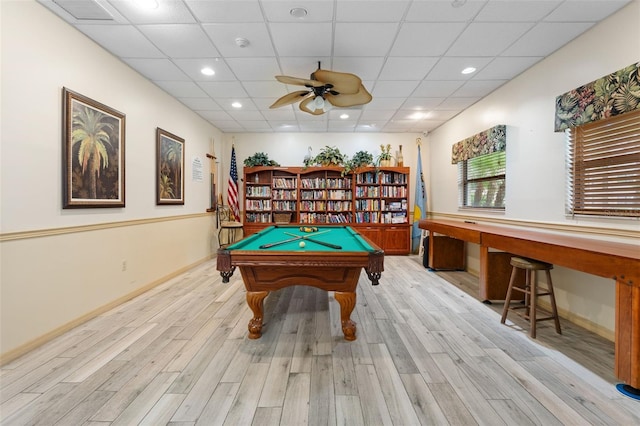 playroom with visible vents, a ceiling fan, wood finished floors, and built in desk