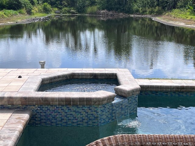 3419 31st St E, Bradenton, FL 34208 - view of swimming pool featuring an in-ground hot tub and a water view