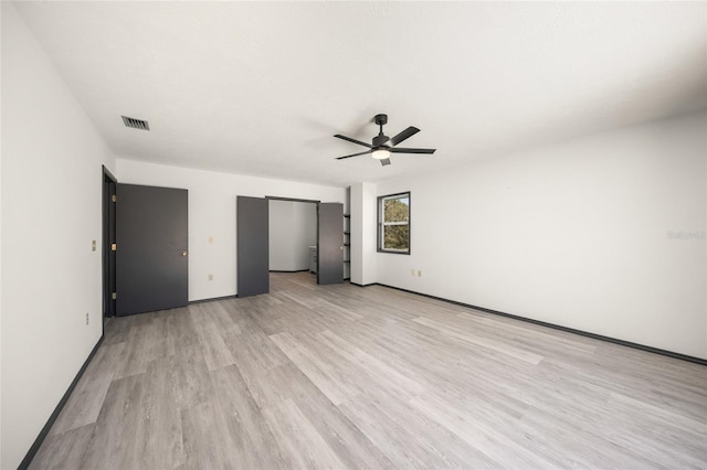 unfurnished bedroom featuring visible vents, light wood-style flooring, and a ceiling fan