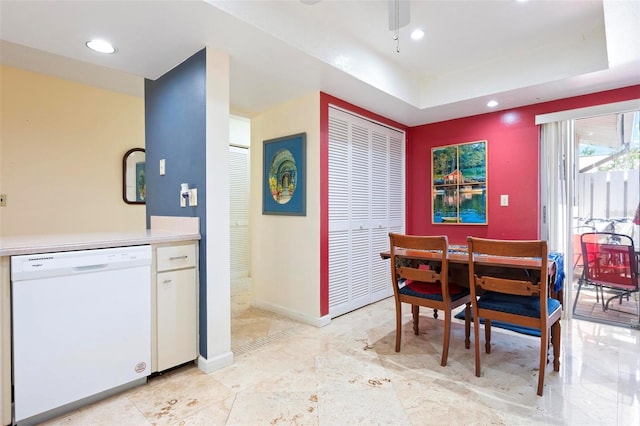 dining room featuring recessed lighting, a tray ceiling, baseboards, and ceiling fan