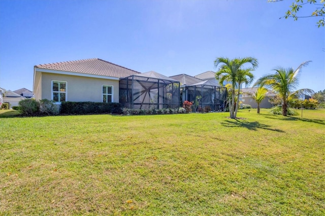 view of yard with a lanai