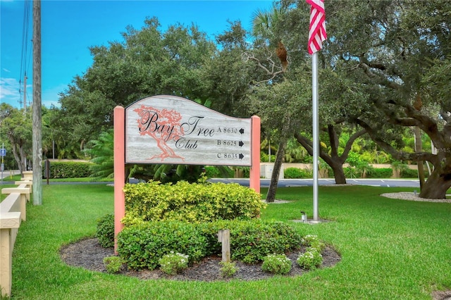 community sign featuring a yard