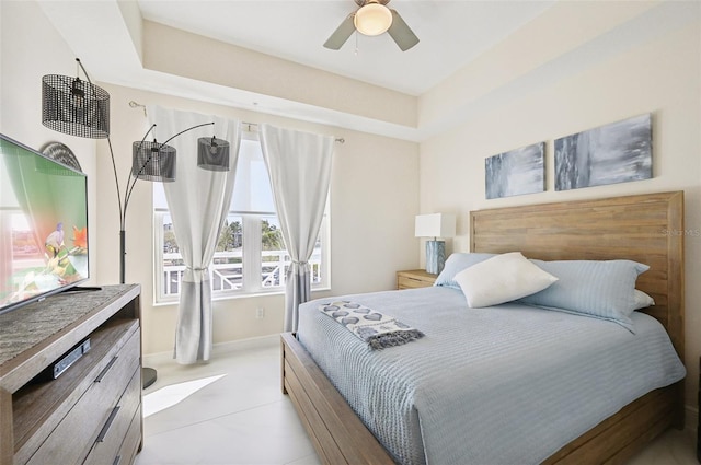 bedroom with ceiling fan and baseboards