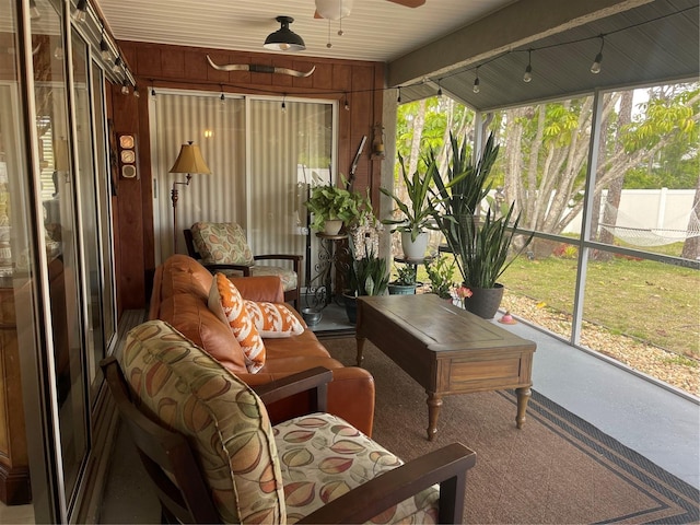 sunroom featuring a ceiling fan