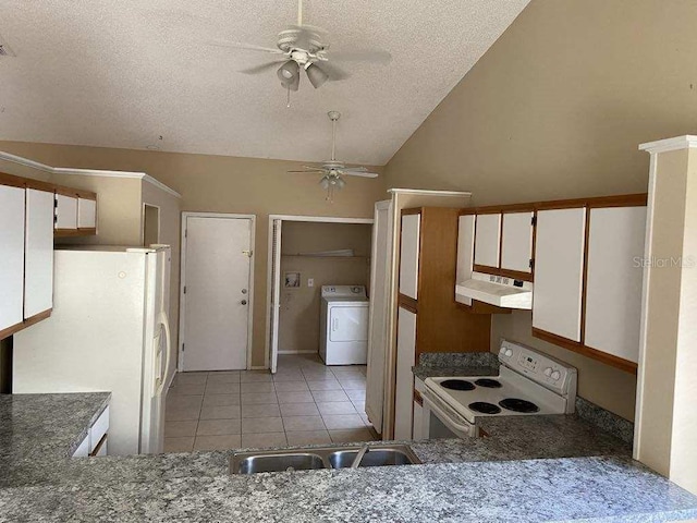 kitchen with under cabinet range hood, a sink, white appliances, washer / dryer, and ceiling fan