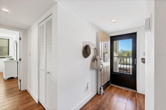 entrance foyer with recessed lighting, baseboards, and wood tiled floor