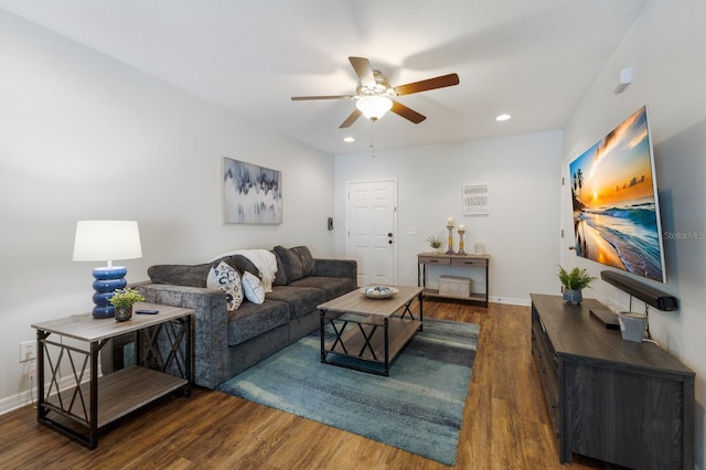 living room featuring recessed lighting, baseboards, dark wood-type flooring, and ceiling fan