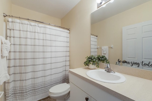 full bath featuring toilet, curtained shower, and vanity